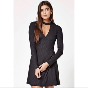 KENDALL & KYLIE BLACK CHOKER DRESS W/ KEY BACK